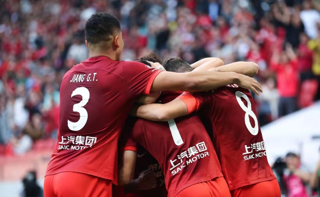 亚洲联赛豪强纷纷登场:球场战火连绵 亚洲联赛豪强纷纷登场:球场战火连绵