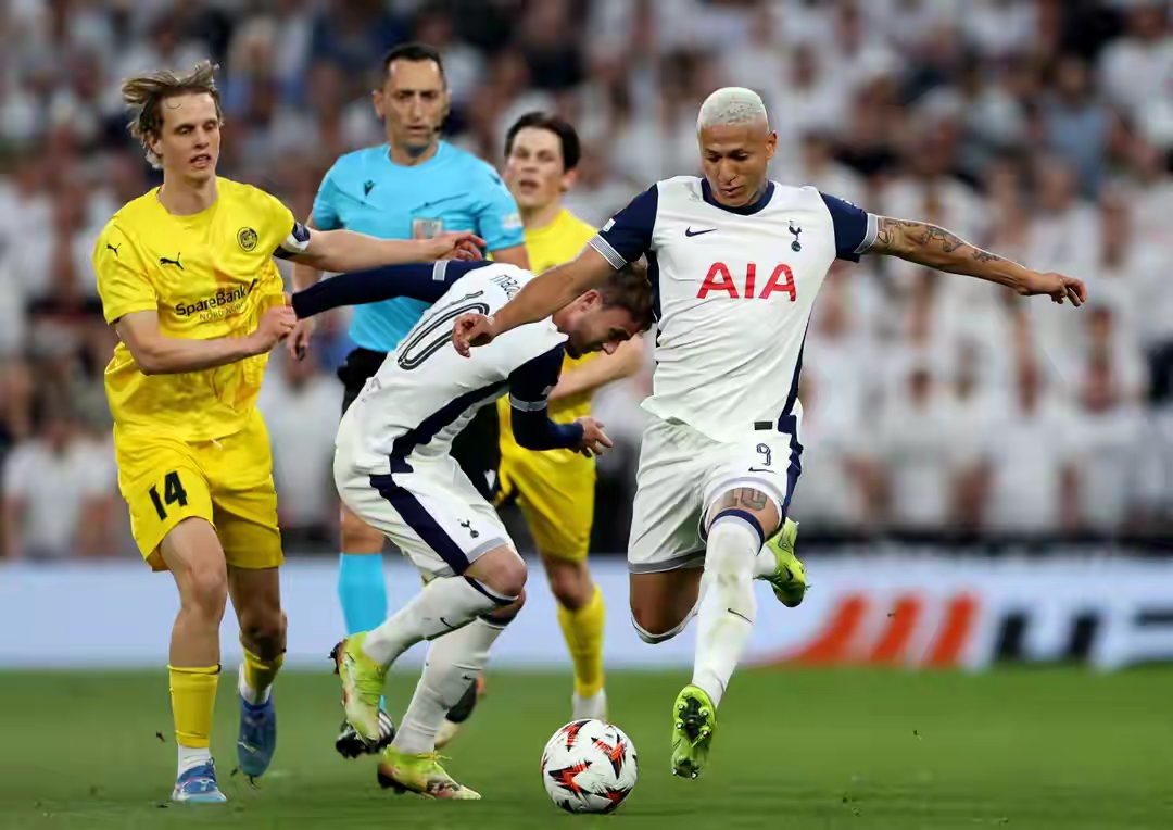 拜仁慕尼黑进入欧国联半决赛，击败曼联