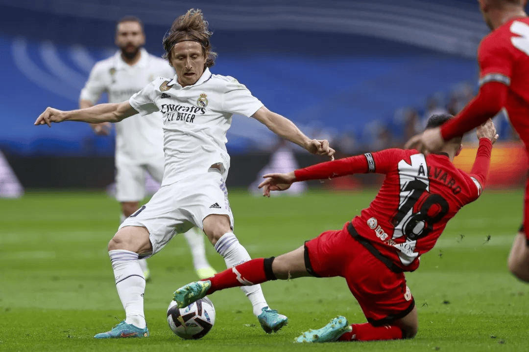 关于皇家马德里队员连续射门,挺进下一轮的信息 关于皇家马德里队员连续射门,挺进下一轮的信息